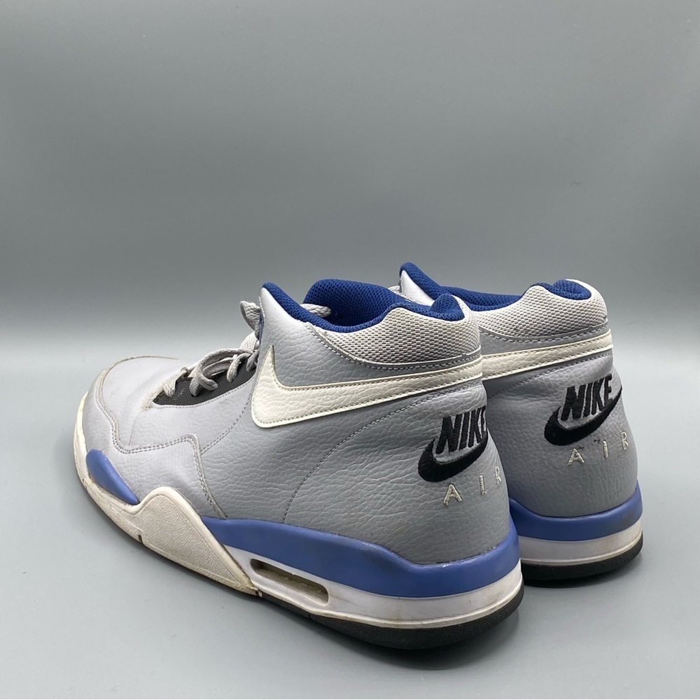 Nike Men's Gray and Navy Sneakers​ - Picture 2 of 4